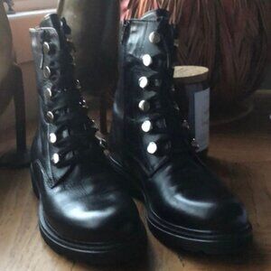 Leather black boots size 37 (US7)